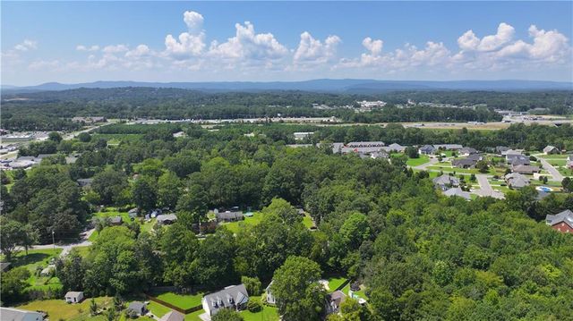 126 Summerfield NE Lane, Calhoun, GA 30701