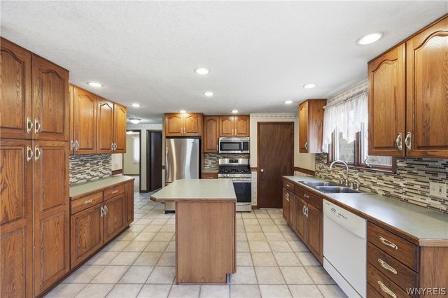 72 East Cherbourg Drive, Cheektowaga, NY 14227