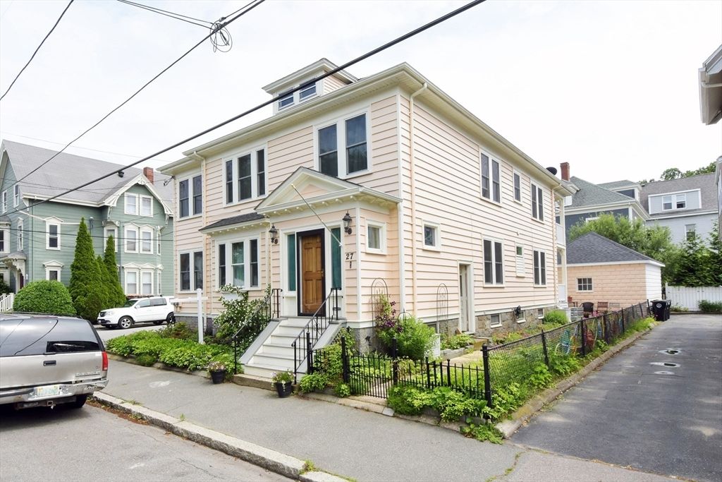 27 Ocean Avenue 1, Salem, MA 01970