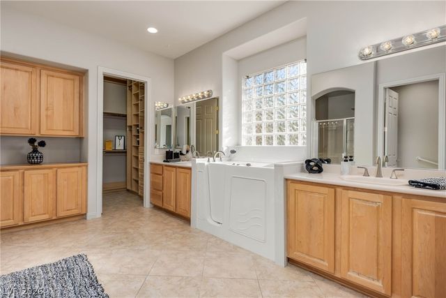 10243 Cantiamo Court, Las Vegas, NV 89135