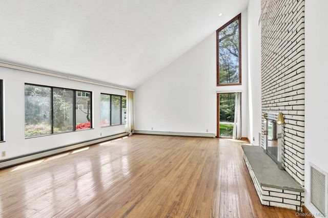 20 High Point Lane, Scarsdale, NY 10583
