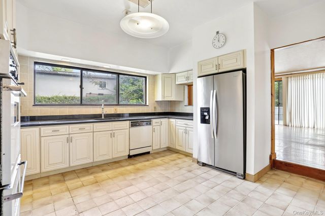 20 High Point Lane, Scarsdale, NY 10583