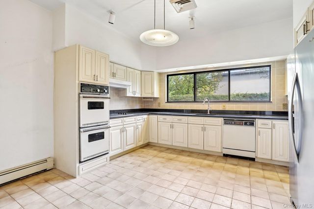 20 High Point Lane, Scarsdale, NY 10583