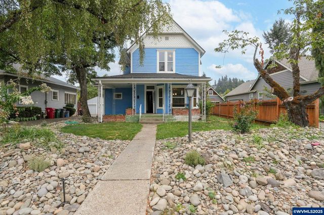 601 S Water St, Silverton, OR 97381