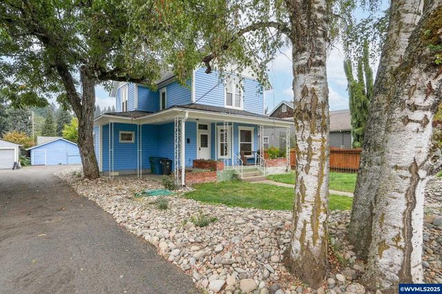 601 S Water St, Silverton, OR 97381