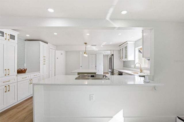 301 81ST AVENUE NE, St Petersburg, FL 33702