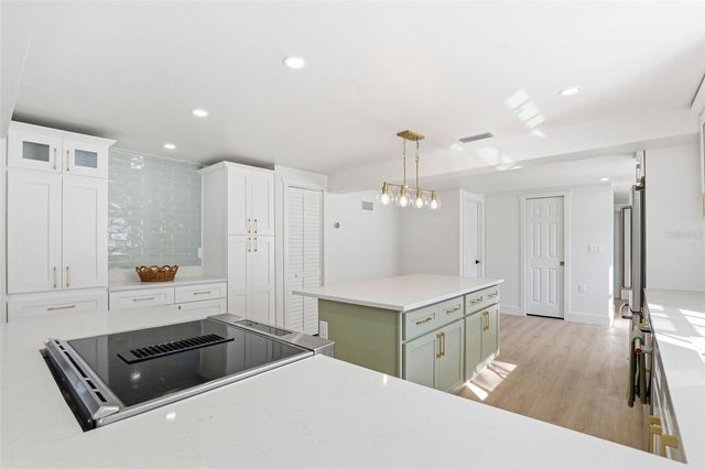 301 81ST AVENUE NE, St Petersburg, FL 33702