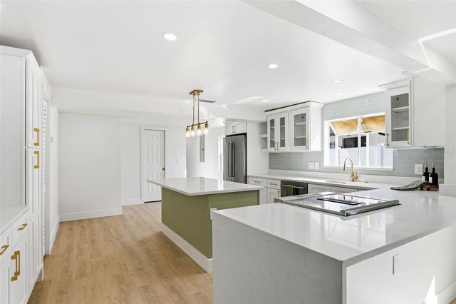 301 81ST AVENUE NE, St Petersburg, FL 33702