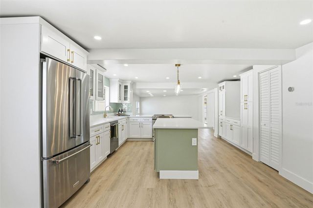 301 81ST AVENUE NE, St Petersburg, FL 33702