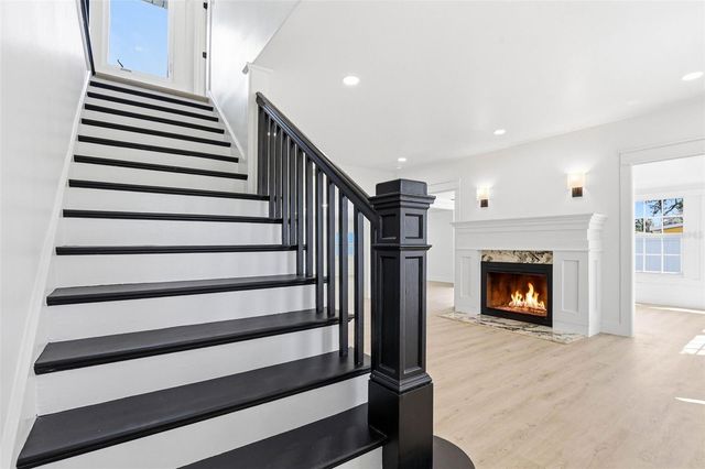 301 81ST AVENUE NE, St Petersburg, FL 33702