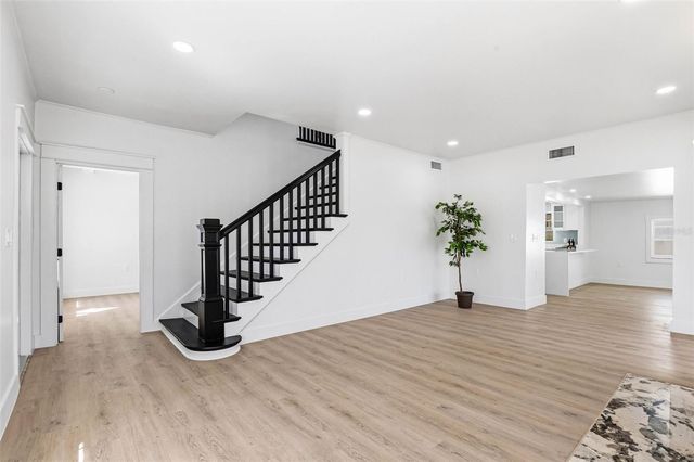 301 81ST AVENUE NE, St Petersburg, FL 33702