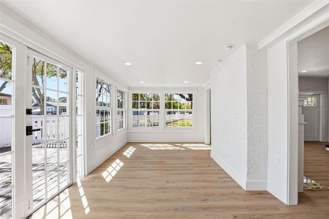 301 81ST AVENUE NE, St Petersburg, FL 33702