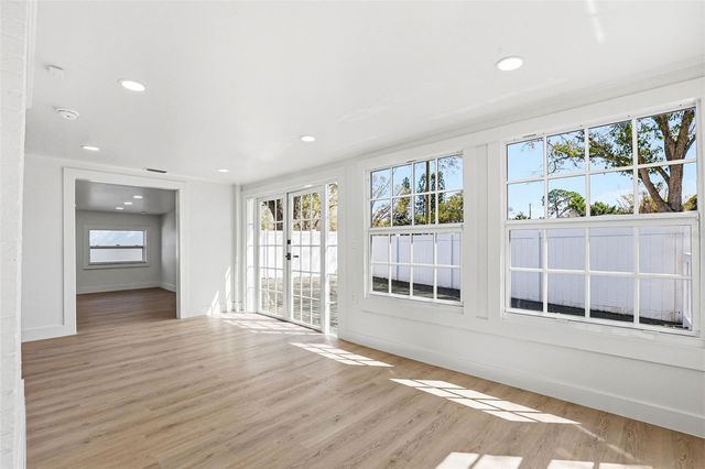 301 81ST AVENUE NE, St Petersburg, FL 33702