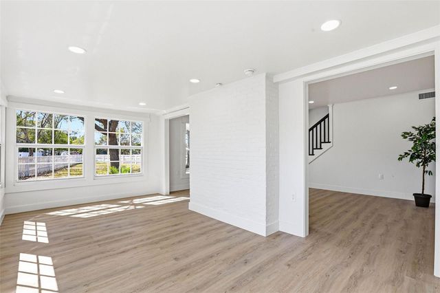 301 81ST AVENUE NE, St Petersburg, FL 33702