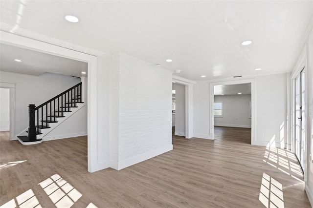 301 81ST AVENUE NE, St Petersburg, FL 33702