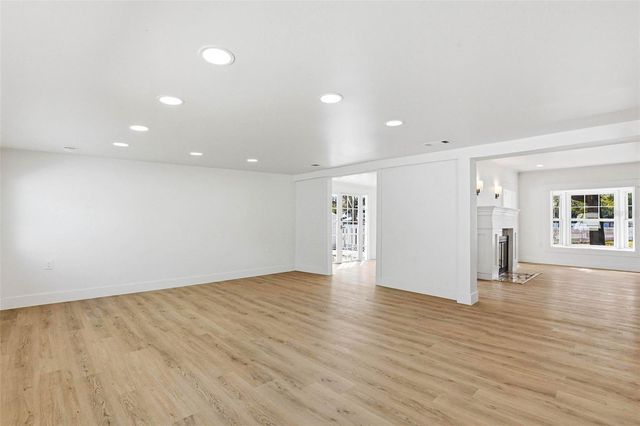 301 81ST AVENUE NE, St Petersburg, FL 33702