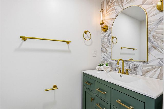 301 81ST AVENUE NE, St Petersburg, FL 33702