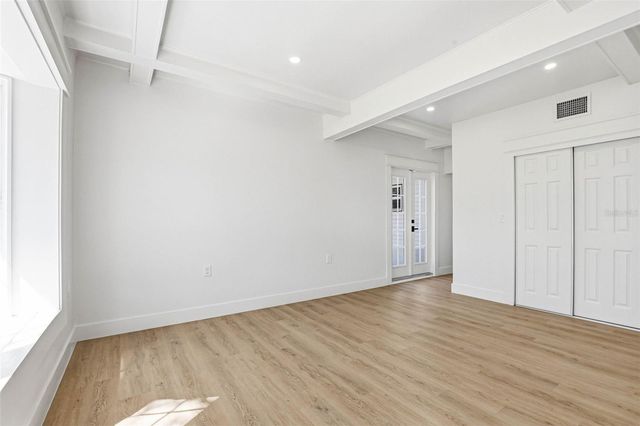 301 81ST AVENUE NE, St Petersburg, FL 33702