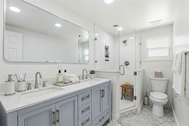 301 81ST AVENUE NE, St Petersburg, FL 33702