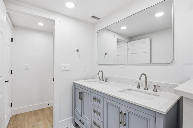 301 81ST AVENUE NE, St Petersburg, FL 33702