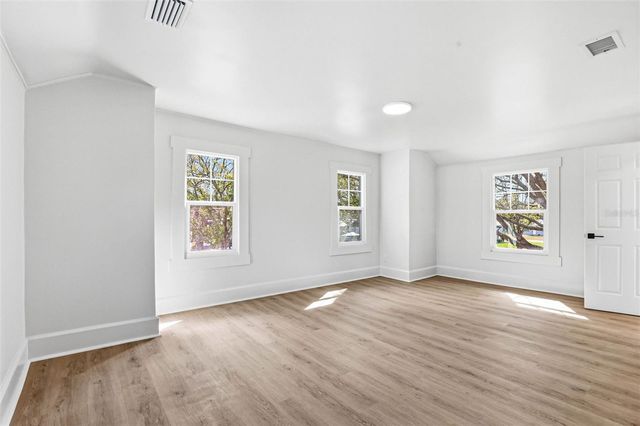 301 81ST AVENUE NE, St Petersburg, FL 33702