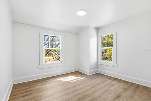 301 81ST AVENUE NE, St Petersburg, FL 33702