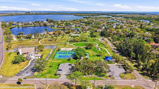 301 81ST AVENUE NE, St Petersburg, FL 33702