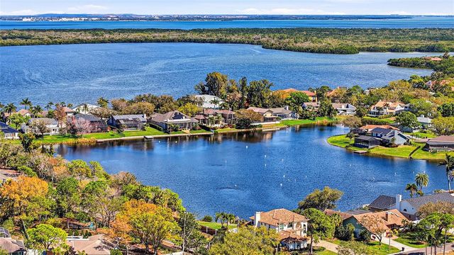 301 81ST AVENUE NE, St Petersburg, FL 33702