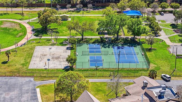 301 81ST AVENUE NE, St Petersburg, FL 33702