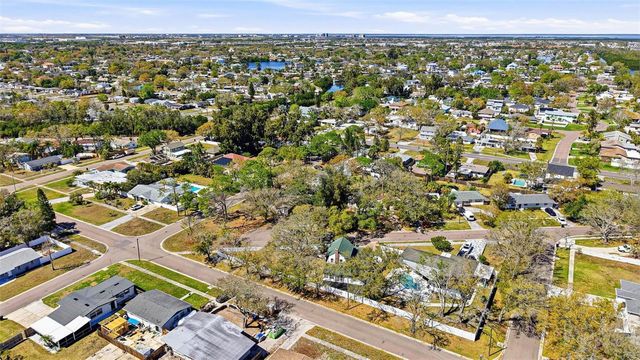 301 81ST AVENUE NE, St Petersburg, FL 33702