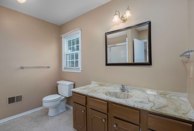 128 Ravenwood Road, Versailles, KY 40383