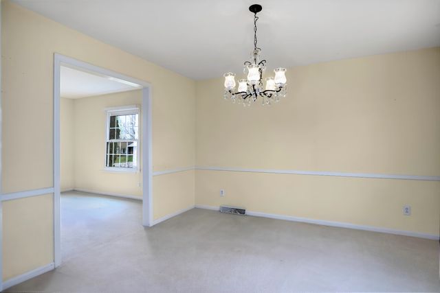 128 Ravenwood Road, Versailles, KY 40383