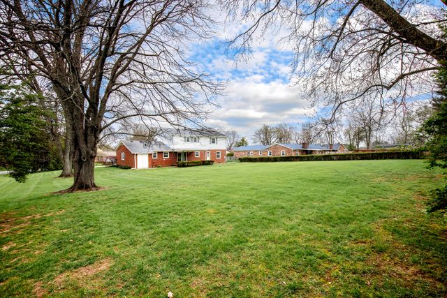 128 Ravenwood Road, Versailles, KY 40383