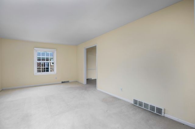 128 Ravenwood Road, Versailles, KY 40383