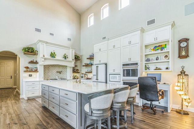 1733 Overhill Dr., San Angelo, TX 76904