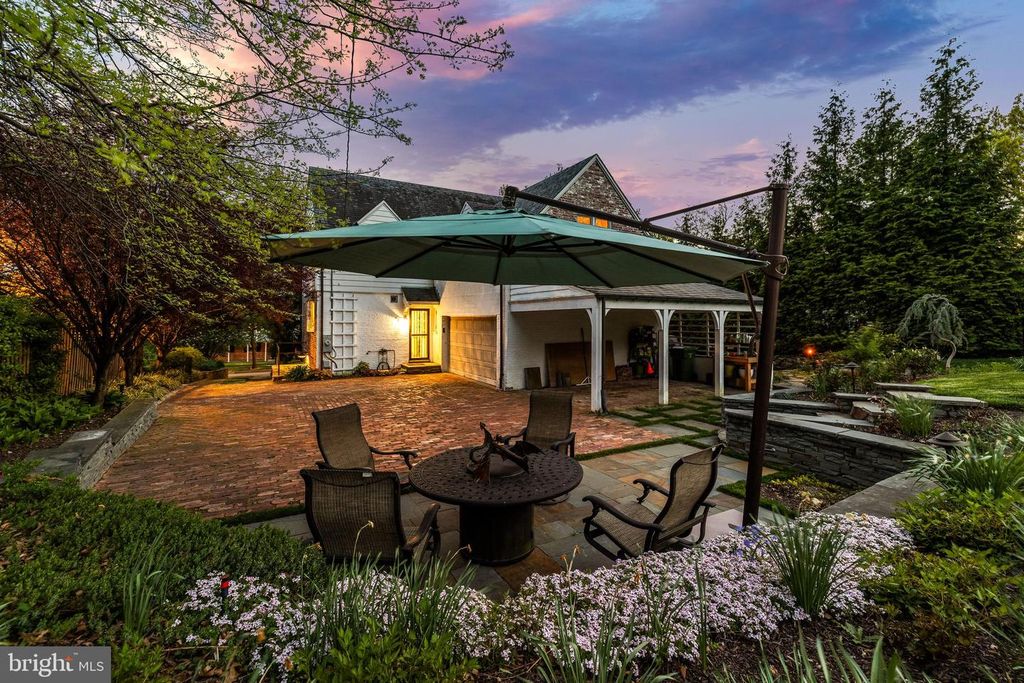 Image 10 of property listing at 206 KEMBLE RD, Baltimore, MD 21218