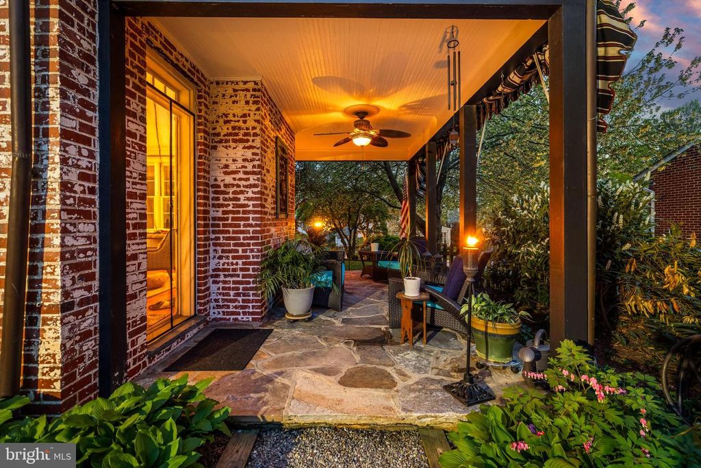 Image 16 of property listing at 206 KEMBLE RD, Baltimore, MD 21218