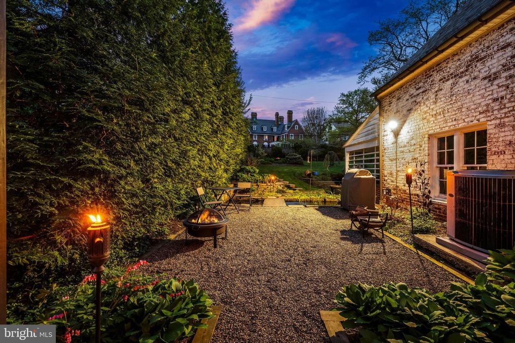 Image 17 of property listing at 206 KEMBLE RD, Baltimore, MD 21218