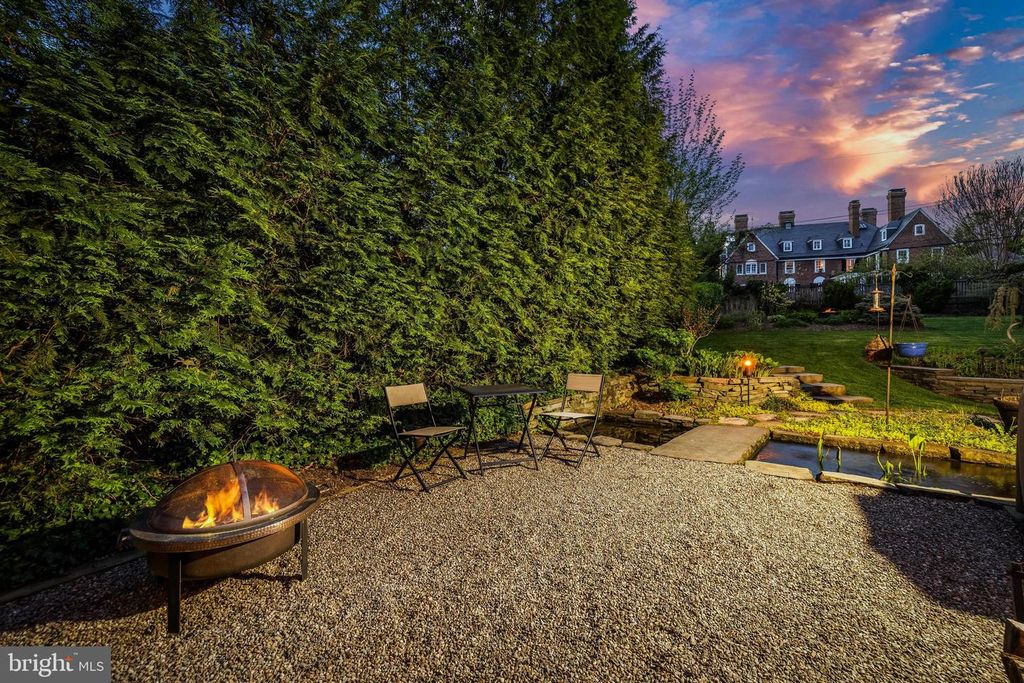 Image 18 of property listing at 206 KEMBLE RD, Baltimore, MD 21218