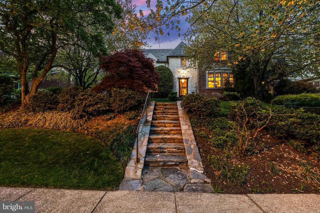 Image 3 of property listing at 206 KEMBLE RD, Baltimore, MD 21218