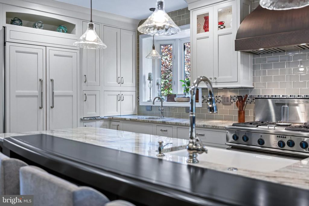 Image 31 of property listing at 206 KEMBLE RD, Baltimore, MD 21218