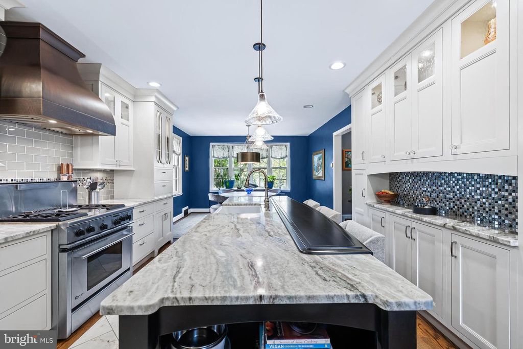 Image 32 of property listing at 206 KEMBLE RD, Baltimore, MD 21218