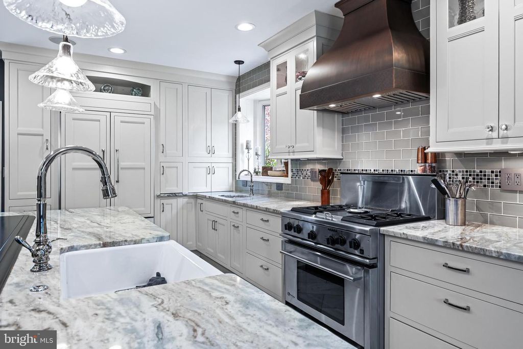 Image 33 of property listing at 206 KEMBLE RD, Baltimore, MD 21218