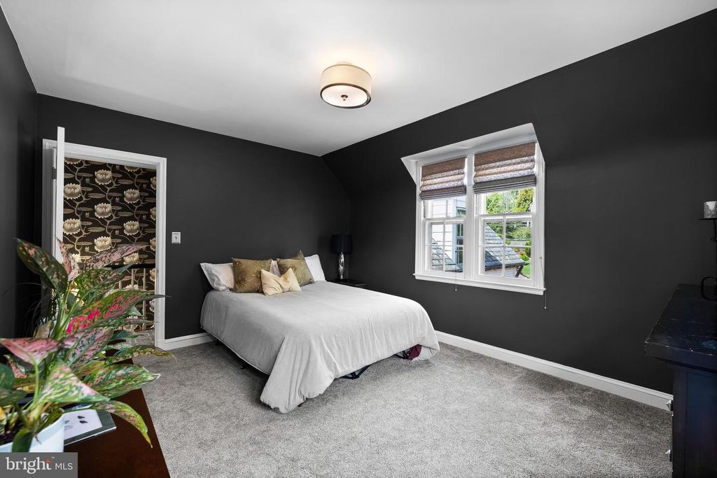 Image 43 of property listing at 206 KEMBLE RD, Baltimore, MD 21218