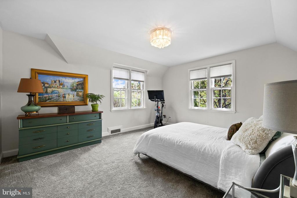 Image 45 of property listing at 206 KEMBLE RD, Baltimore, MD 21218