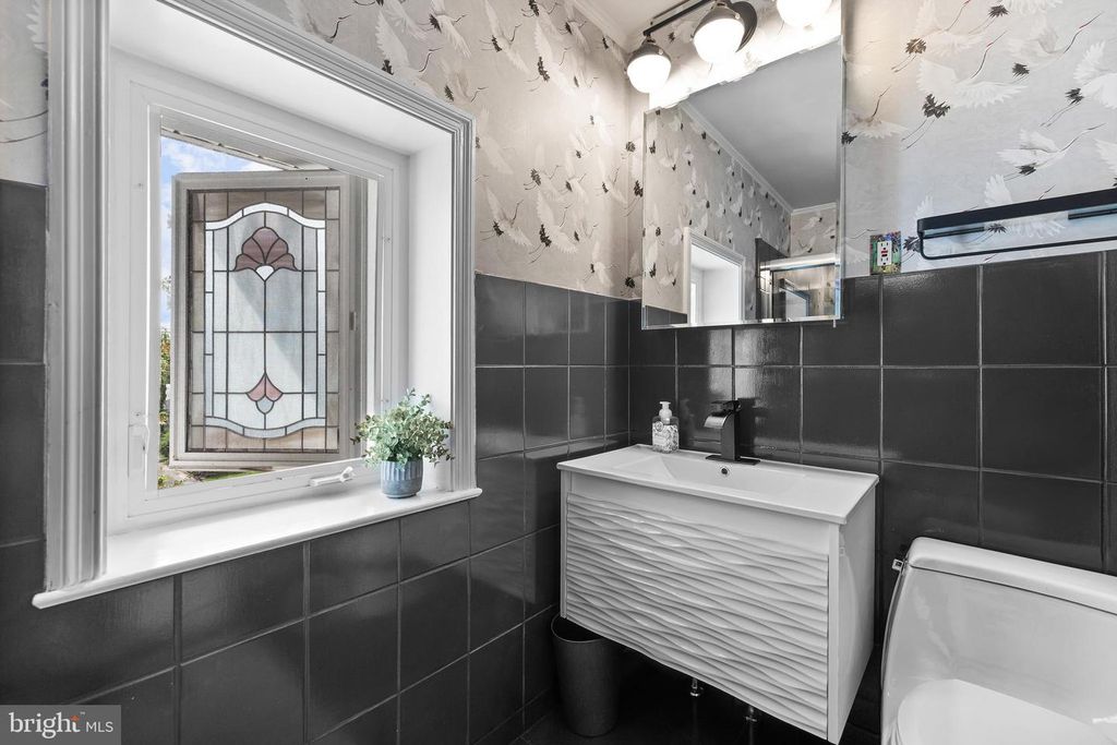 Image 48 of property listing at 206 KEMBLE RD, Baltimore, MD 21218