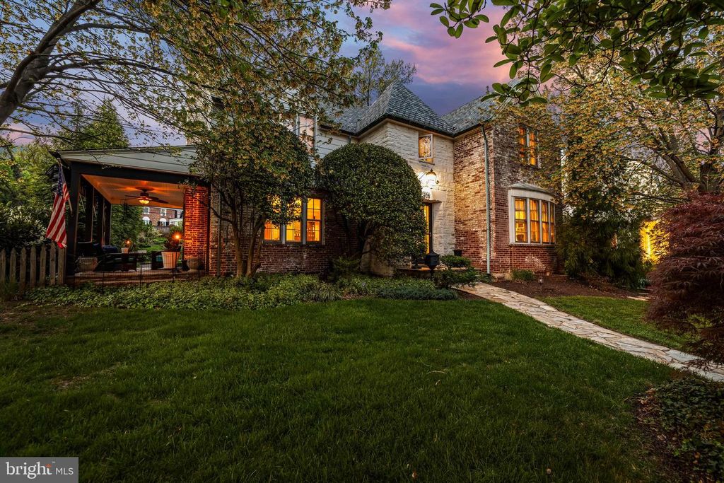 Image 5 of property listing at 206 KEMBLE RD, Baltimore, MD 21218