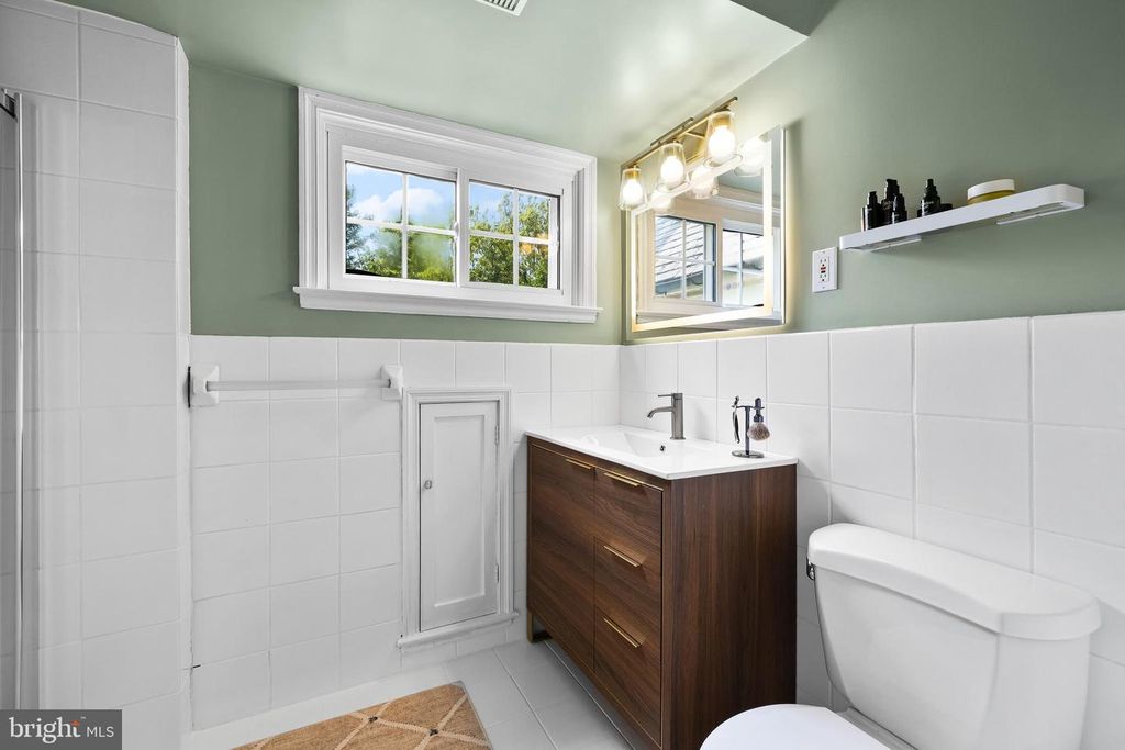 Image 52 of property listing at 206 KEMBLE RD, Baltimore, MD 21218