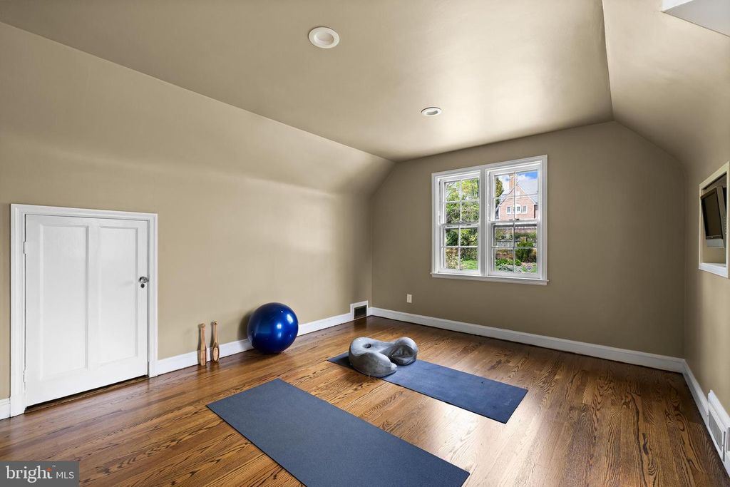 Image 53 of property listing at 206 KEMBLE RD, Baltimore, MD 21218