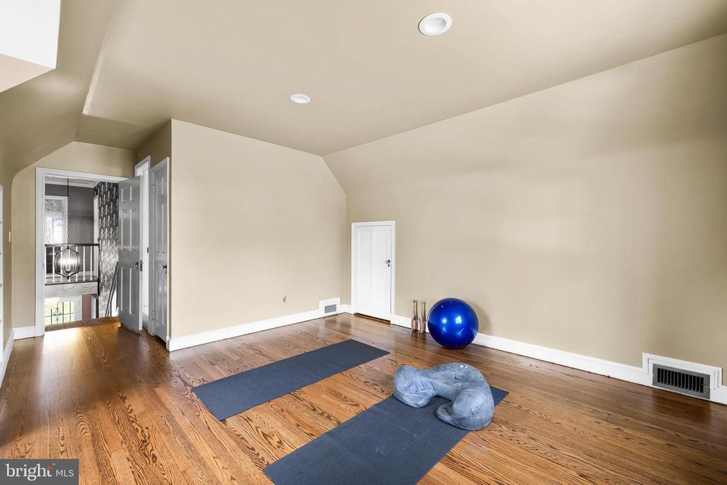 Image 54 of property listing at 206 KEMBLE RD, Baltimore, MD 21218